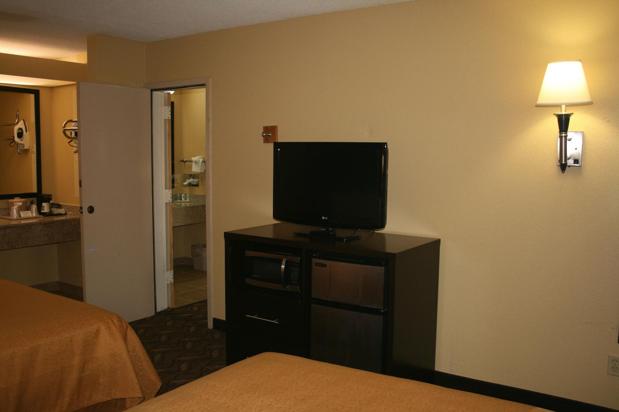 Quality Inn Fredericksburg-Central Park Area Экстерьер фото